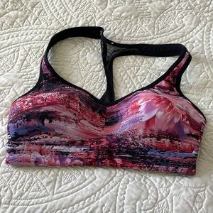 Lululemon size 6 sports bra